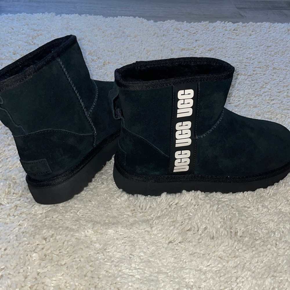 BRAND NEW UGG MINIS